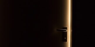 Czym wypełnić szczeliny między ościeżnicą a ścianą? Czym wypełnić szczeliny między ościeżnicą a ścianą?