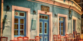 Czy drzwi wejściowe mogą otwierać się na zewnątrz?