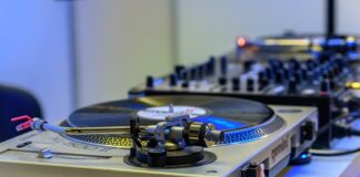 Kiedy zapala się kontrolka ciśnienia w oponach?