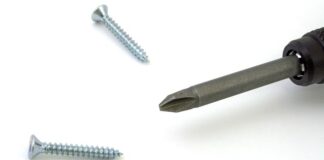 Jak odkręcić nakrętkę półosi?