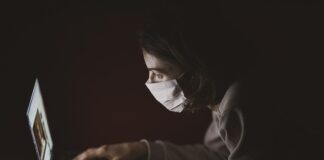 Jaką odległość lampy od lustra? Jaką odległość lampy od lustra?