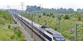 Kto pierwszy składa życzenia świąteczne?