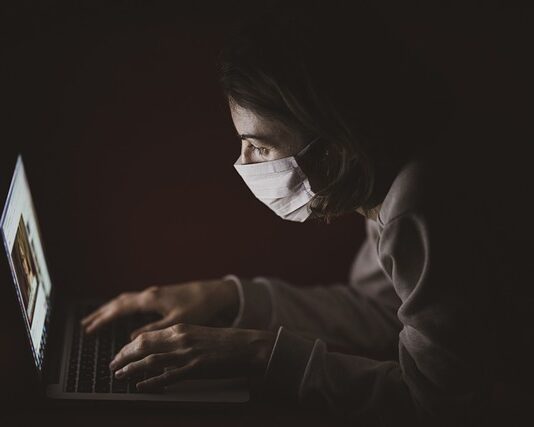 Jaką odległość maskownicy karnisza od ściany? Jaką odległość maskownicy karnisza od ściany?