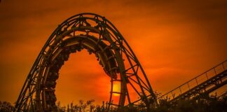 Czy jest obowiązek jazdy na światłach mijania?