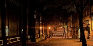 Czy lampa musi być na środku? Czy lampa musi być na środku?